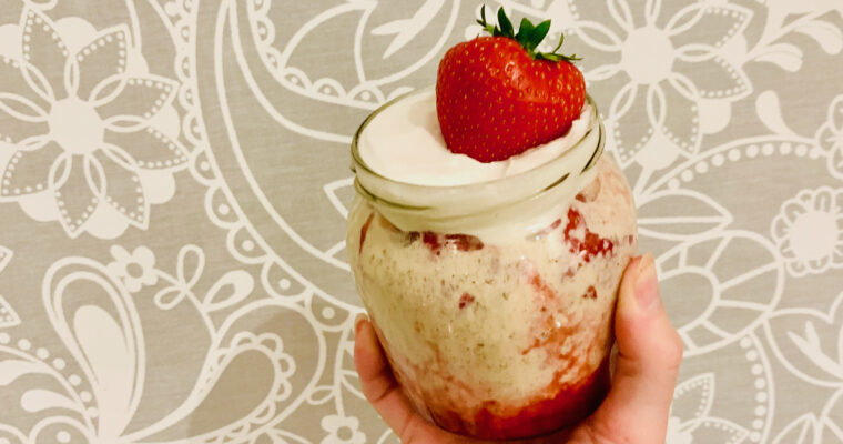 Strawberry cheesecake overnight oats